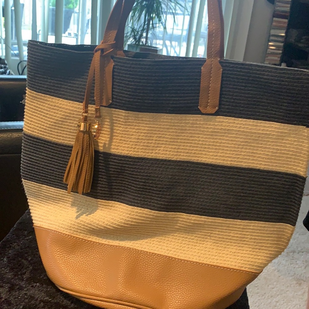 C wonder shoulder tote